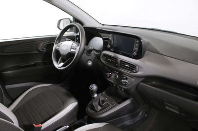 Car image 15