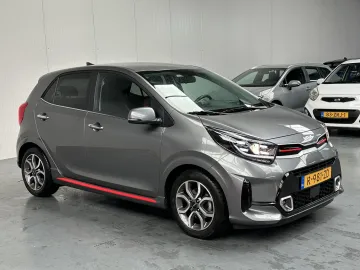 Car image 24
