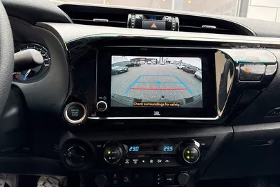 Car image 24
