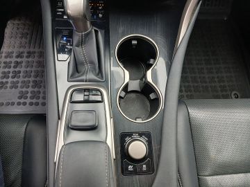 Car image 32