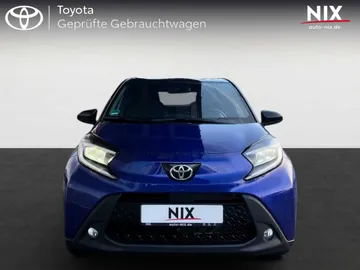 Car image 3