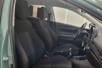 Car image 18