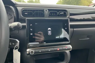 Car image 32