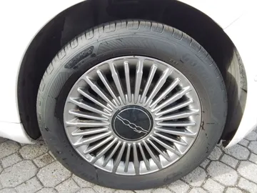 Car image 25