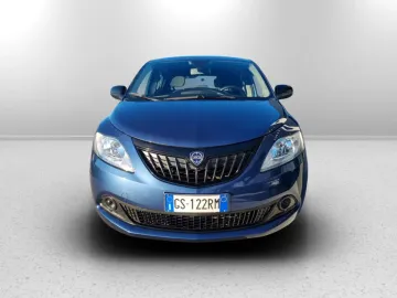 Car image 3