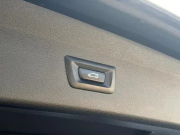 Car image 39