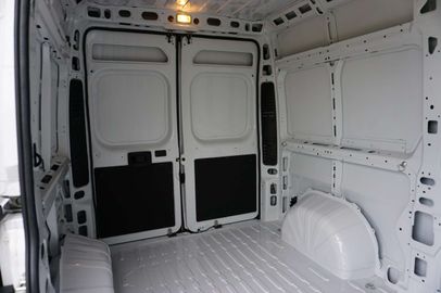 Car image 36