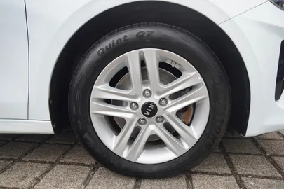 Car image 32