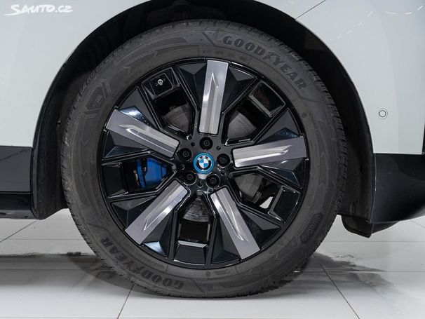 BMW iX xDrive40 240 kW image number 13