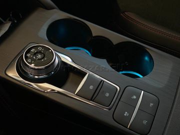 Car image 30