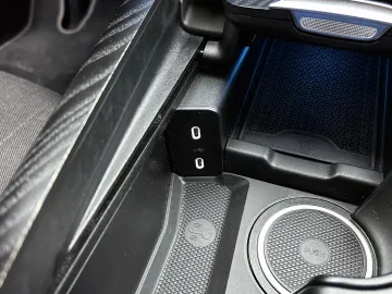 Car image 42
