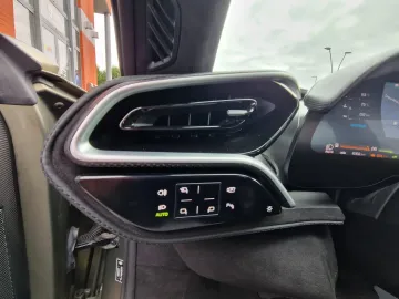 Car image 37