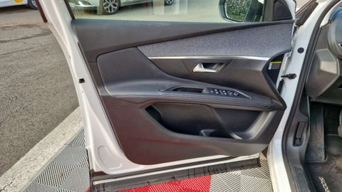 Car image 37