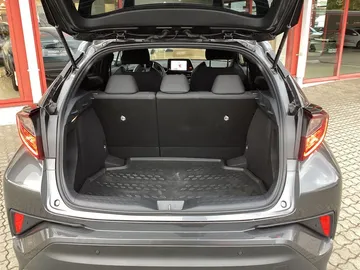Car image 13