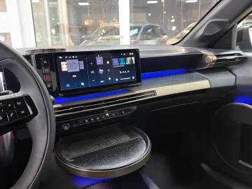 Car image 30