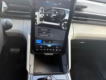 Car image 26