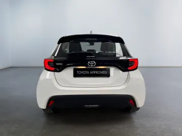 Car image 5
