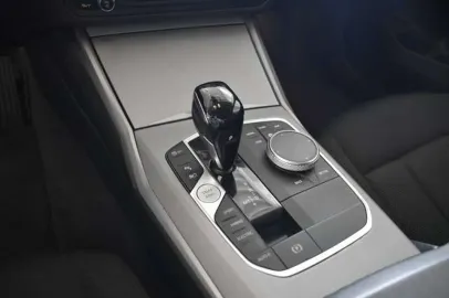Car image 34