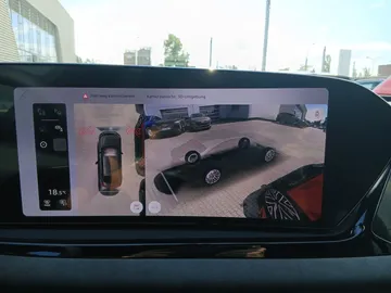 Car image 27