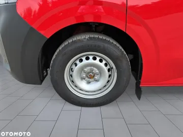 Car image 32