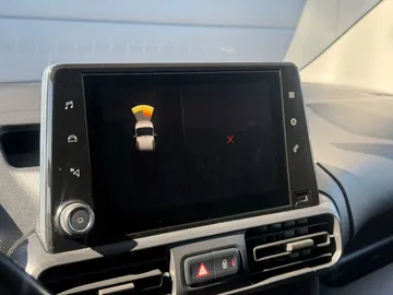 Car image 27