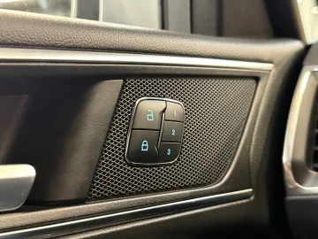 Car image 35