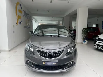 Car image 4