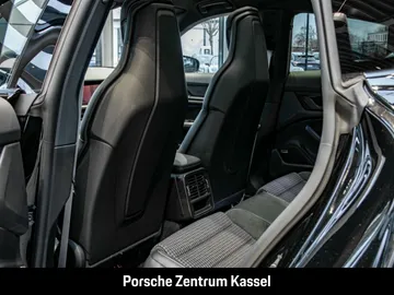 Car image 32