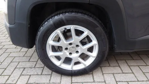 Car image 43