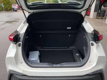 Car image 10