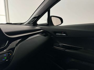 Car image 30