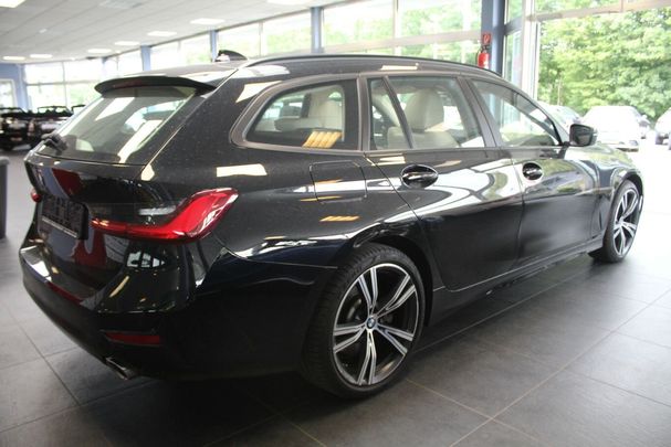 BMW 330i Touring xDrive Advantage 190 kW image number 6