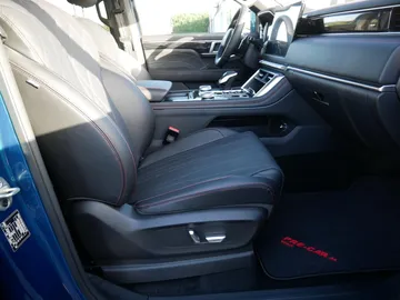 Car image 30