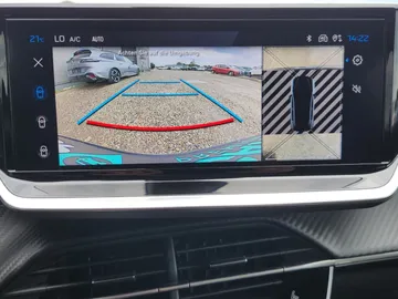 Car image 18