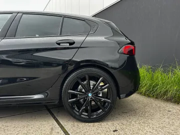 Car image 37