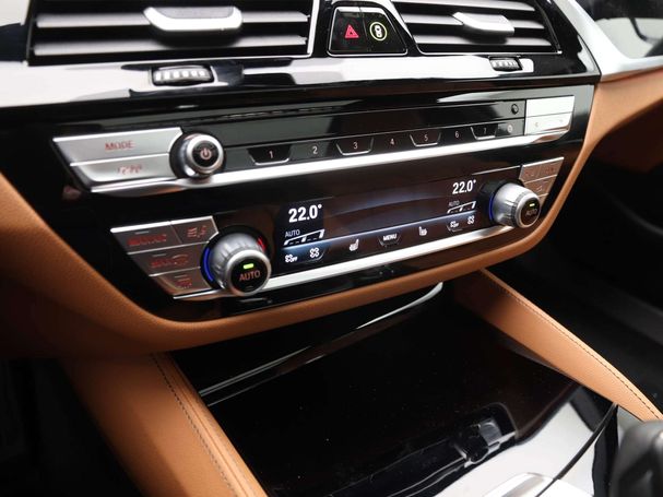 BMW 520i Touring 135 kW image number 14