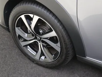 Car image 34