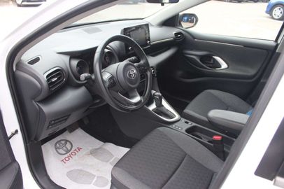 Car image 12