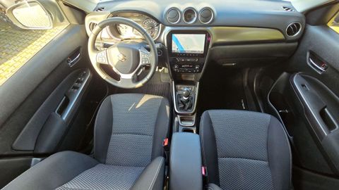 Car image 15