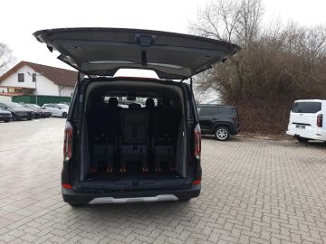 Car image 29