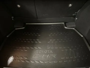Car image 10
