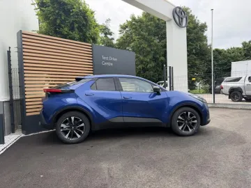 Car image 17