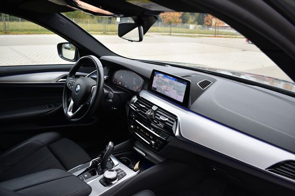 BMW 520d Touring 140 kW image number 13