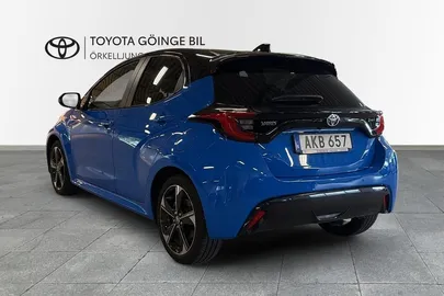 Car image 3