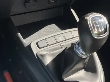 Car image 29