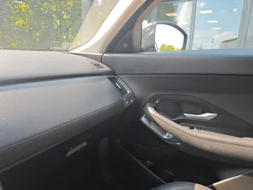 Car image 30