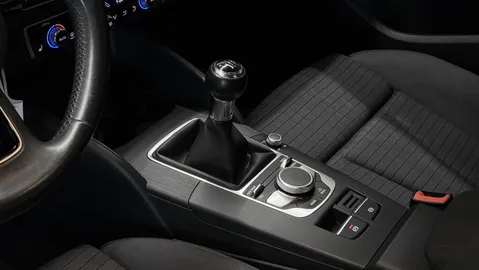 Car image 25