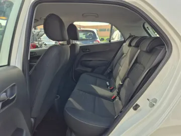 Car image 26