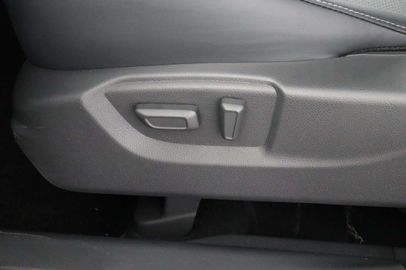 Car image 36