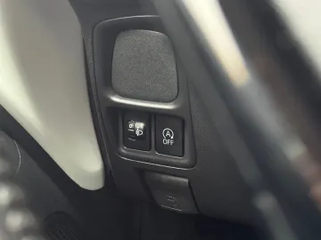 Car image 32
